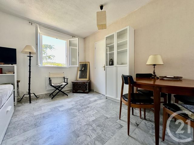 Appartement à vendre - 2 pièces - 35 m2 - Bandol - 83 - PROVENCE-ALPES-COTE-D-AZUR