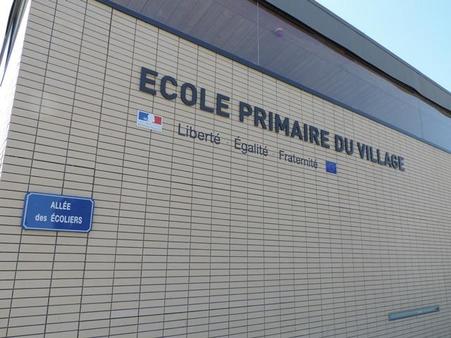 Maison à vendre - 7 pièces - 133 m2 - St Denis Les Bourg - 01 - RHONE-ALPES