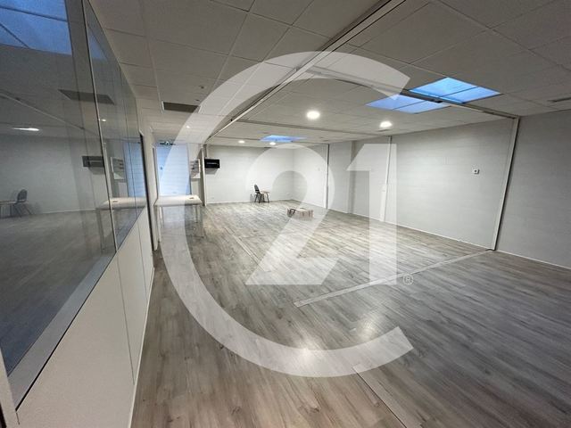 Local commercial à louer - 145.0 m2 - 26 - Drome