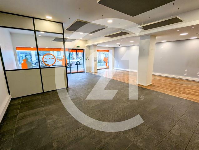 Local commercial à louer - 250.0 m2 - 26 - Drome