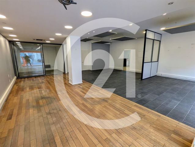 Local commercial à louer - 250.0 m2 - 26 - Drome