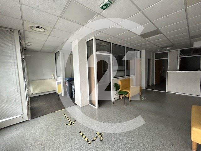 Local commercial à louer - 160.0 m2 - 26 - Drome