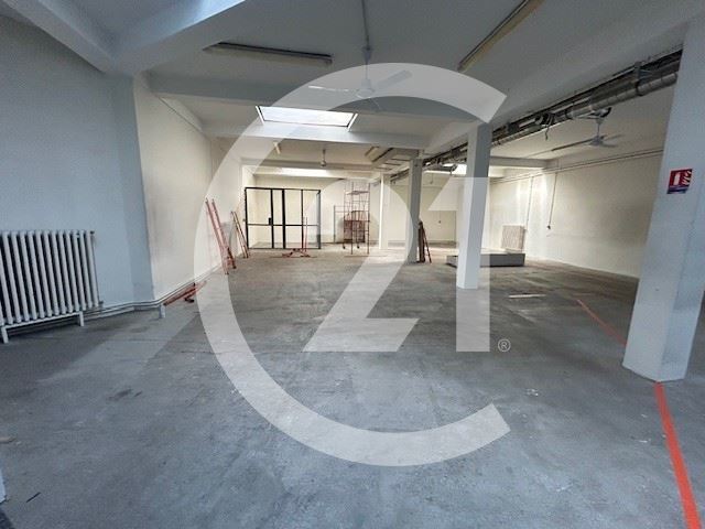 Local commercial à louer - 500.0 m2 - 26 - Drome