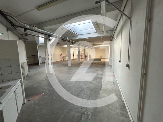 Local commercial à louer - 500.0 m2 - 26 - Drome