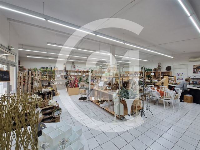 Local commercial à louer - 550.0 m2 - 26 - Drome
