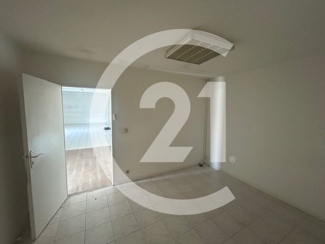 Local commercial à louer - 550.0 m2 - 26 - Drome