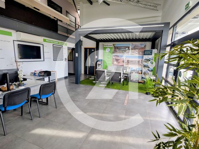 Local commercial à louer - 143.0 m2 - 26 - Drome