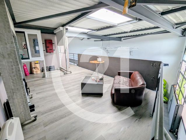 Local commercial à louer - 143.0 m2 - 26 - Drome