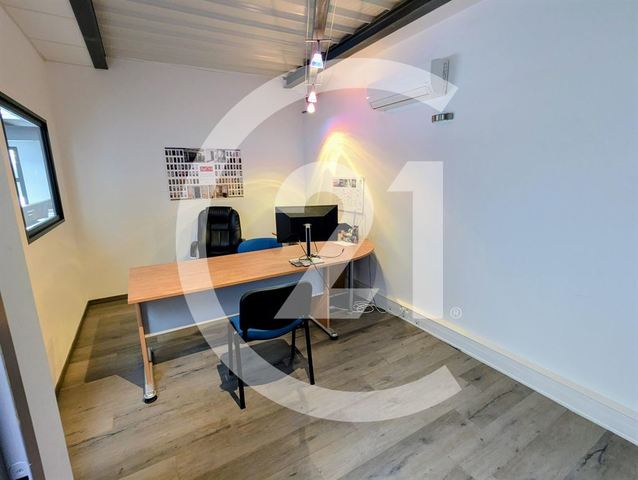 Local commercial à louer - 143.0 m2 - 26 - Drome