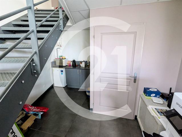 Local commercial à louer - 143.0 m2 - 26 - Drome