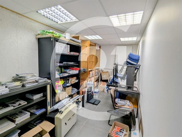 Local commercial à louer - 143.0 m2 - 26 - Drome