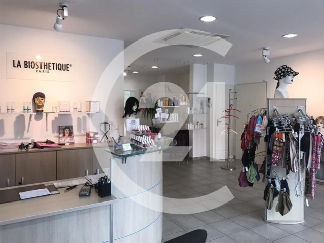 Esthétique à vendre - 81.0 m2 - 26 - Drome