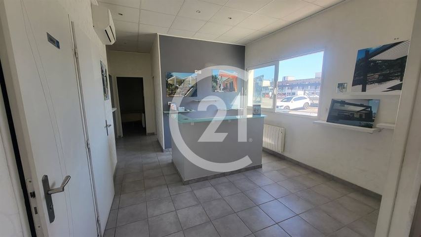 Local commercial à louer - 47.0 m2 - 26 - Drome