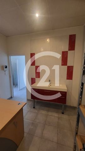 Local commercial à louer - 47.0 m2 - 26 - Drome