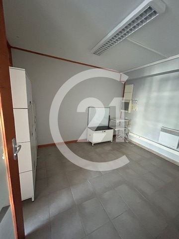 Local commercial à louer - 51.0 m2 - 26 - Drome