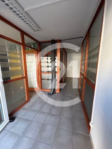 Local commercial à louer - 51.0 m2 - 26 - Drome