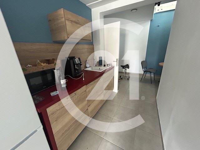 Local commercial à louer - 250.0 m2 - 26 - Drome