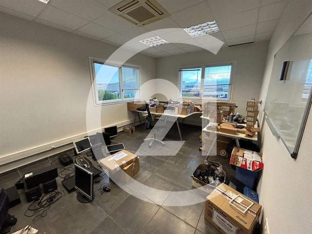 Local commercial à louer - 500.0 m2 - 26 - Drome