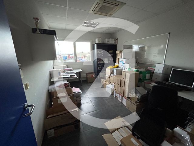 Local commercial à louer - 500.0 m2 - 26 - Drome