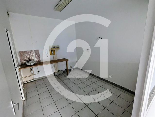 Local commercial à louer - 56.0 m2 - 26 - Drome