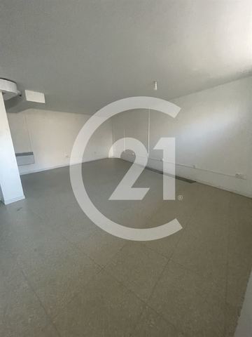 Local commercial à louer - 51.0 m2 - 26 - Drome