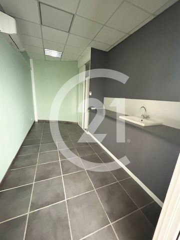 Local commercial à louer - 150.0 m2 - 07 - Ardeche