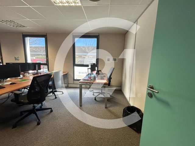 Local commercial à louer - 170.0 m2 - 26 - Drome