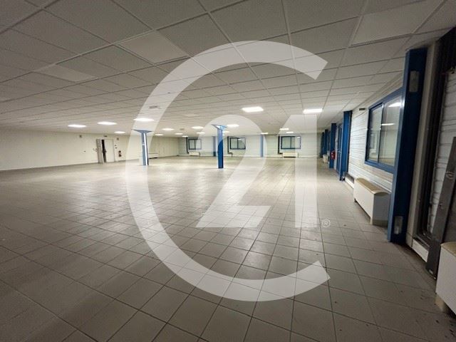 Local commercial à louer - 1500.0 m2 - 38 - Isere