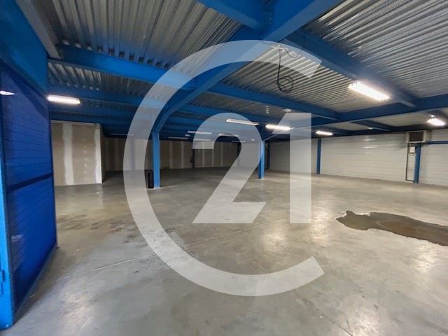 Local commercial à louer - 1500.0 m2 - 38 - Isere