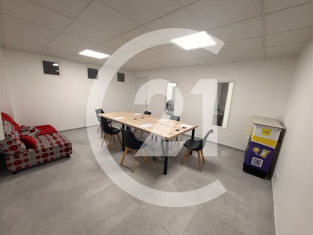 Local commercial à louer - 70.0 m2 - 26 - Drome