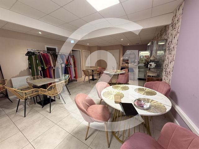 Local commercial à louer - 150.0 m2 - 26 - Drome