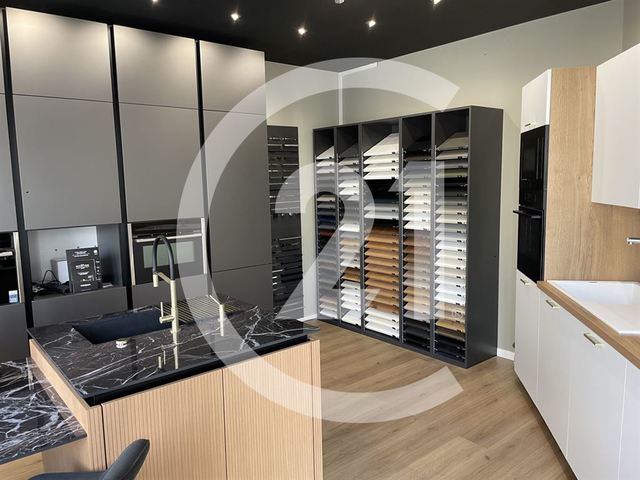 Local commercial à louer - 150.0 m2 - 26 - Drome