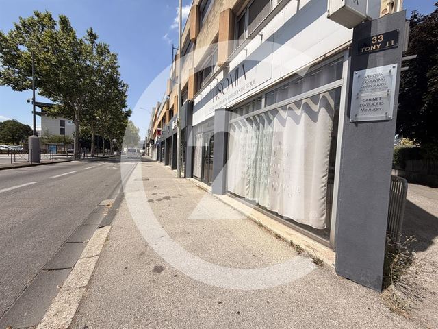 Local commercial à louer - 75.0 m2 - 26 - Drome