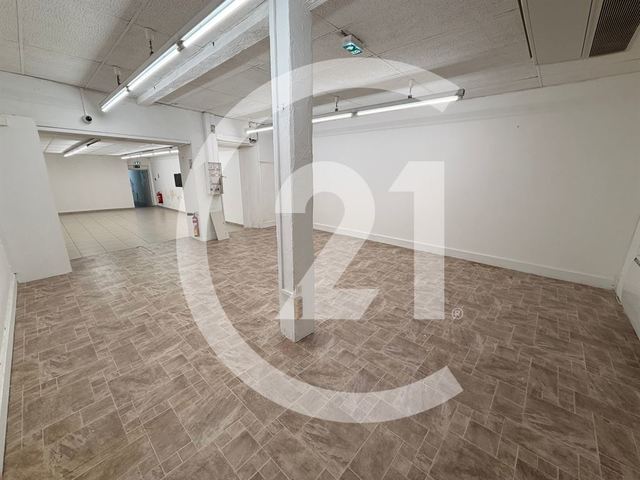 Local commercial à louer - 210.0 m2 - 26 - Drome