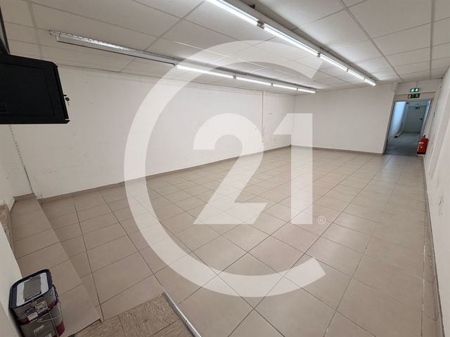 Local commercial à louer - 210.0 m2 - 26 - Drome