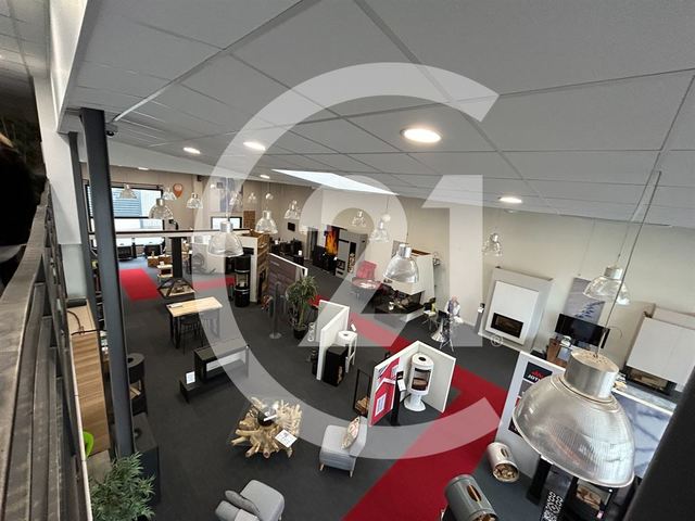Local commercial à louer - 720.0 m2 - 26 - Drome