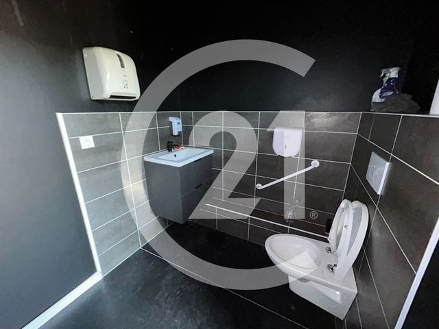 Local commercial à louer - 140.0 m2 - 26 - Drome