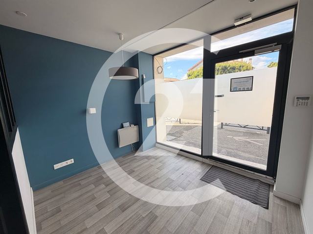 Local commercial à louer - 45.0 m2 - 26 - Drome