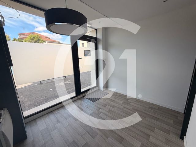 Local commercial à louer - 45.0 m2 - 26 - Drome