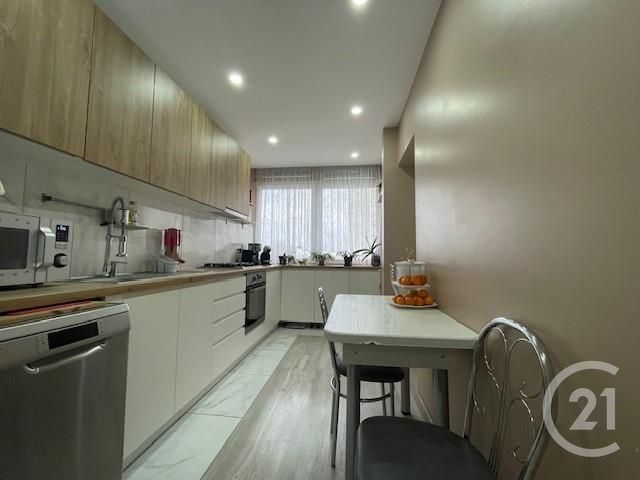 Appartement à vendre - 4 pièces - 83,90 m2 - Melun - 77 - ILE-DE-FRANCE