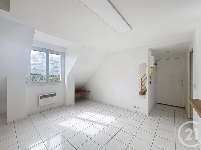 Appartement Duplex &agrave; louer - 2 pi&egrave;ces - 30 m2 - Melun - 77 - ILE-DE-FRANCE