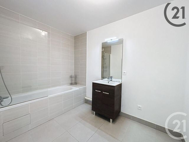 Appartement F3 &agrave; louer - 3 pi&egrave;ces - 61,35 m2 - Melun - 77 - ILE-DE-FRANCE