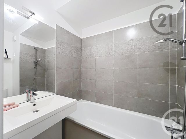 Appartement F3 &agrave; louer - 3 pi&egrave;ces - 63,60 m2 - Dammarie Les Lys - 77 - ILE-DE-FRANCE