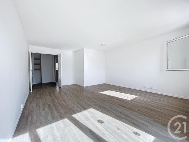 Appartement &agrave; louer - 3 pi&egrave;ces - 68,26 m2 - Melun - 77 - ILE-DE-FRANCE