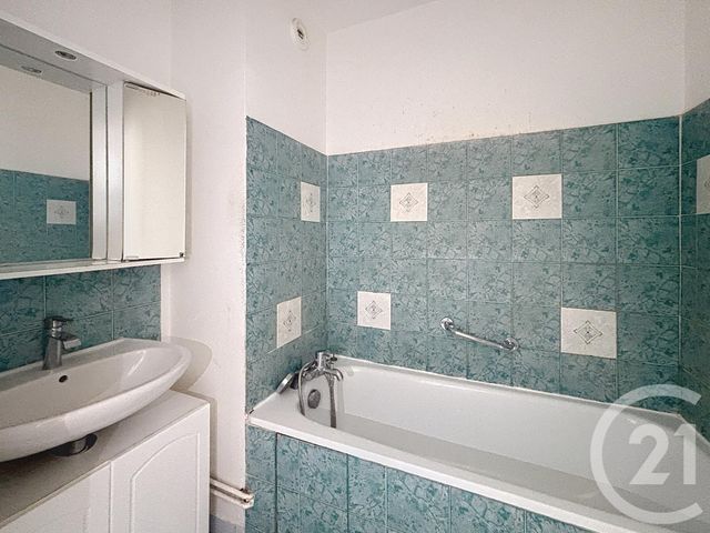 Appartement F3 &agrave; louer - 3 pi&egrave;ces - 72,72 m2 - Melun - 77 - ILE-DE-FRANCE