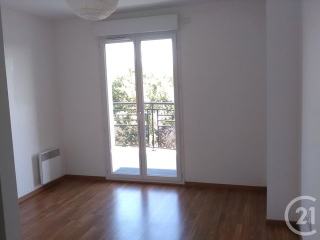 Appartement F3 &agrave; louer - 3 pi&egrave;ces - 60,34 m2 - St Fargeau Ponthierry - 77 - ILE-DE-FRANCE