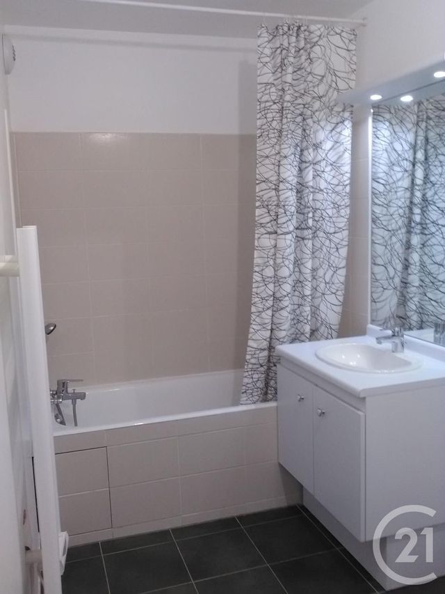 Appartement F3 &agrave; louer - 3 pi&egrave;ces - 60,34 m2 - St Fargeau Ponthierry - 77 - ILE-DE-FRANCE