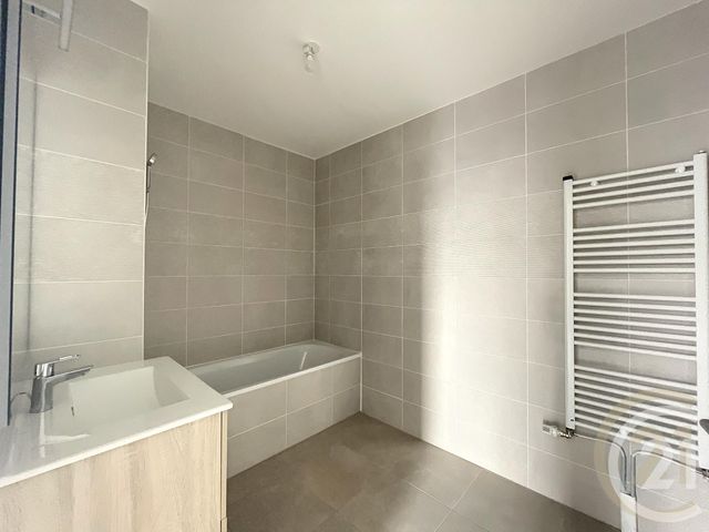 Appartement F3 &agrave; louer - 3 pi&egrave;ces - 60,85 m2 - Rubelles - 77 - ILE-DE-FRANCE