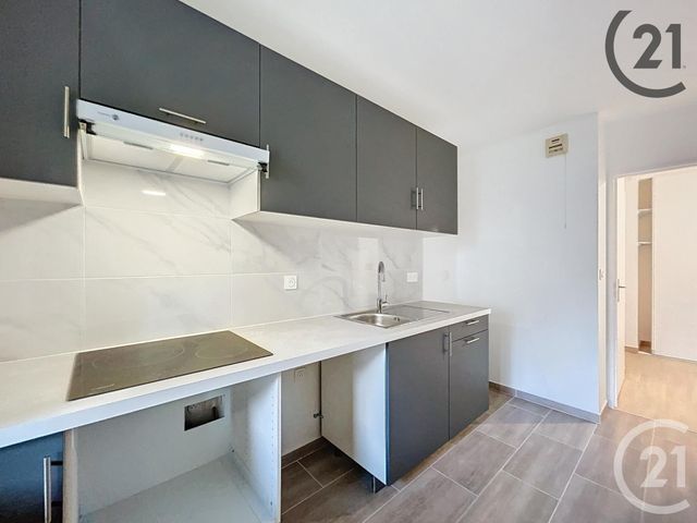Appartement F3 &agrave; louer - 3 pi&egrave;ces - 69,84 m2 - Melun - 77 - ILE-DE-FRANCE