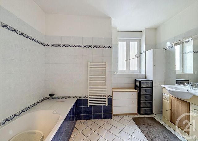 Appartement &agrave; louer - 3 pi&egrave;ces - 75,48 m2 - Melun - 77 - ILE-DE-FRANCE